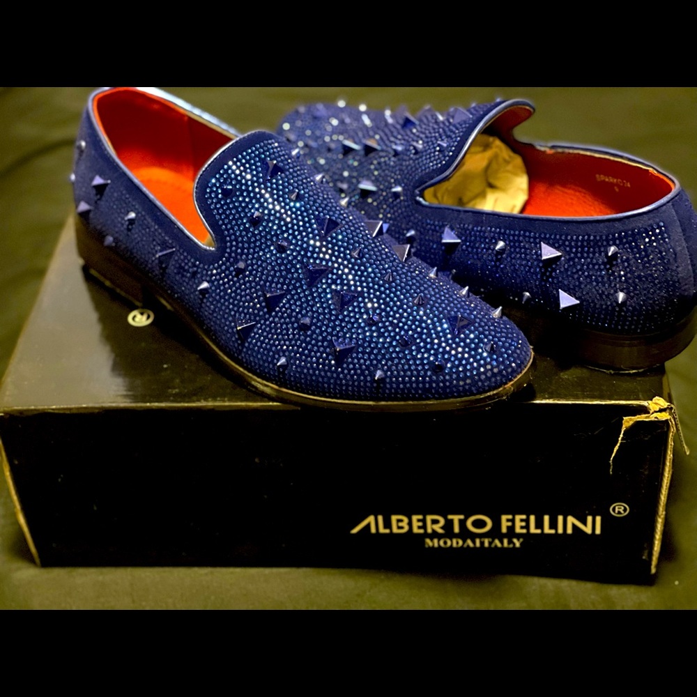 Men royal blue studded shoes